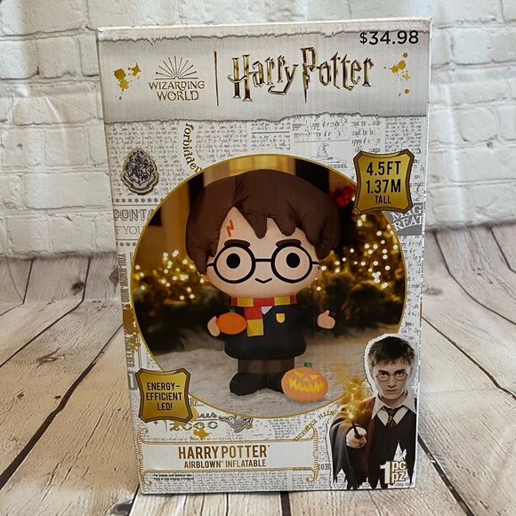 4.5-ft. Harry Potter inflatable with pumpkin and jack-o'-lantern - NIB - Picture 1 of 4